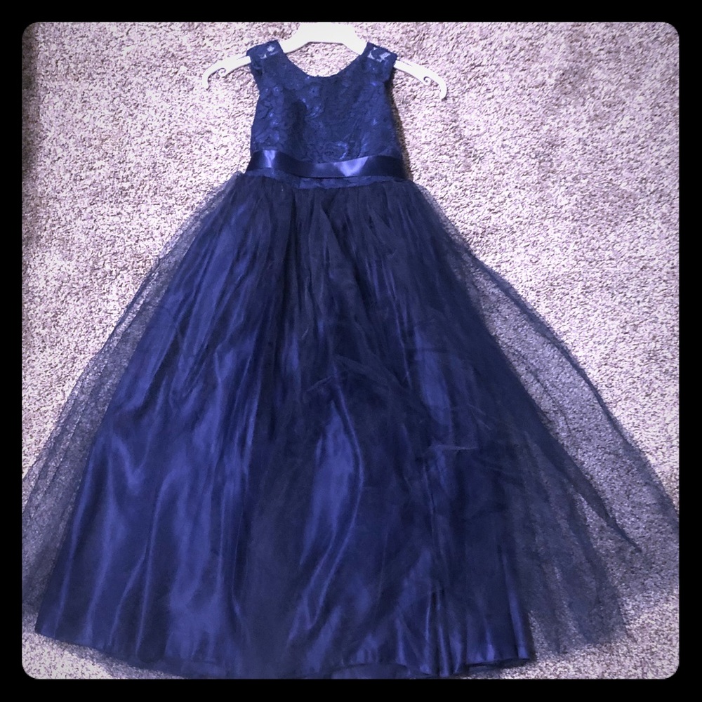 Like new little girls flower girl dress
